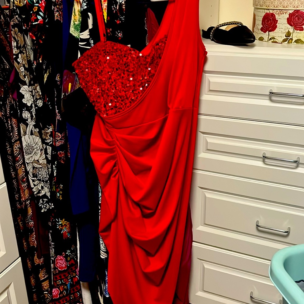 Gorgeous party dress!